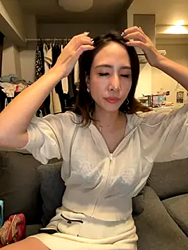 rena rena rena online show from October 6, 3:40 pm