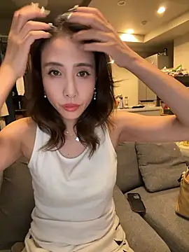 rena rena rena online show from October 7, 4:00 pm