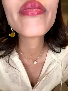 rena rena rena online show from October 3, 4:45 pm