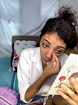 Snapshot of Azza__Slimene chatting on October 21, 6:45 pm Azza Slimene online show from October 21, 6:45 pm