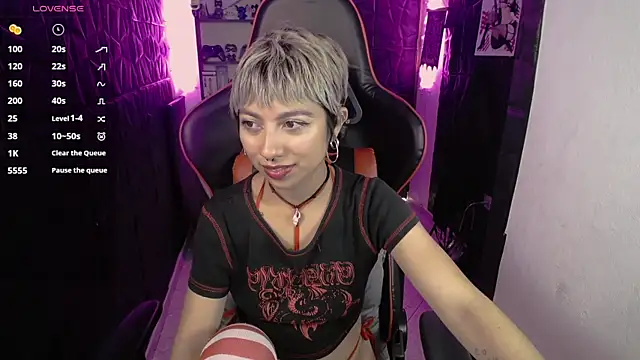 lunarichy22 online show from February 27, 8:30 pm