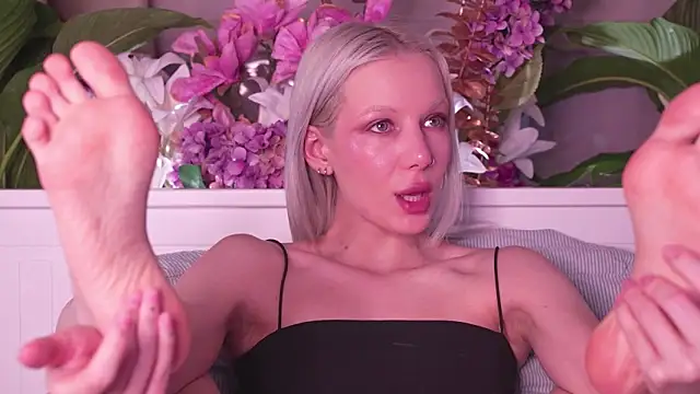 RanyThomson online show from November 23, 5:47 pm