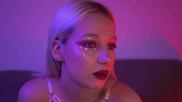 RanyThomson online show from March 29, 2:27 pm