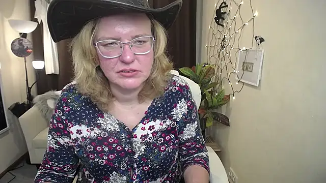 VestaWoody online show from October 30, 7:22 am