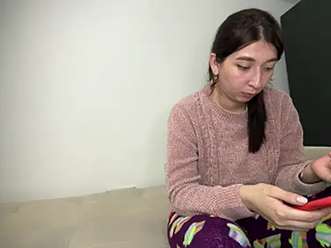 DaisyEmily online show from March 7, 12:17 am