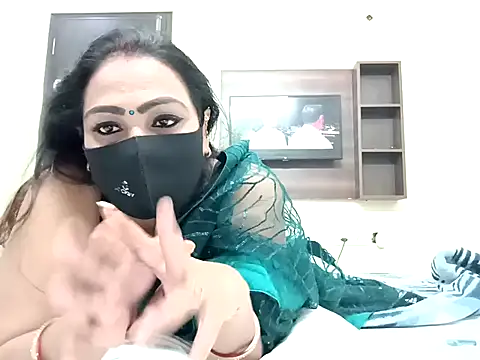 Snapshot of horny_milf_couple chatting on October 26, 6:36 pm horny milf couple online show from October 26, 6:36 pm