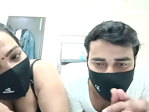 Snapshot of horny_milf_couple chatting on October 15, 6:54 pm horny milf couple online show from October 15, 6:54 pm