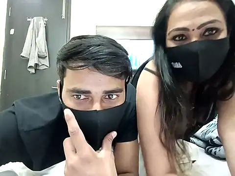 Snapshot of horny_milf_couple chatting on October 8, 6:56 pm horny milf couple online show from October 8, 6:56 pm