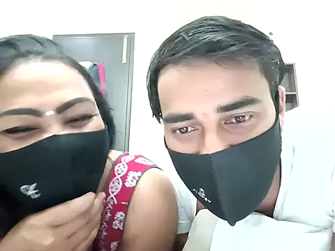 Snapshot of horny_milf_couple chatting on October 22, 6:13 pm horny milf couple online show from October 22, 6:13 pm