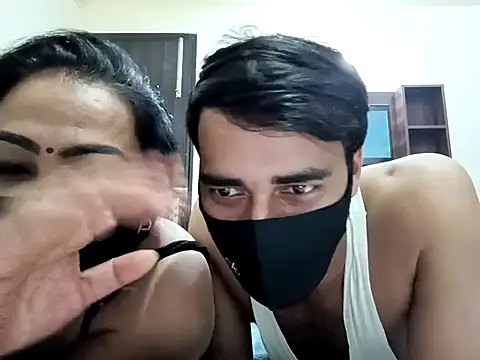 Snapshot of horny_milf_couple chatting on October 18, 7:15 pm horny milf couple online show from October 18, 7:15 pm