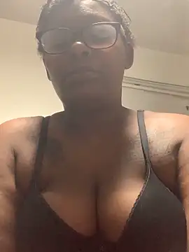 Snapshot of ThickChick94 chatting on October 22, 5:34 am ThickChick94 online show from October 22, 5:34 am
