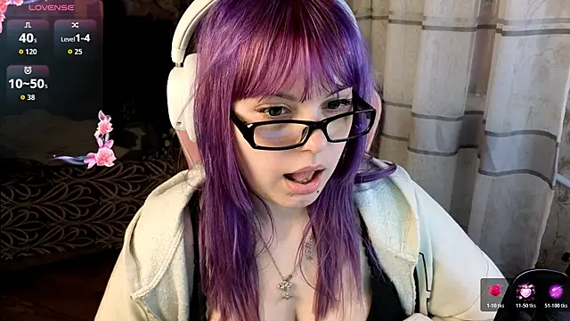 KristiBloom online show from April 17, 9:50 pm