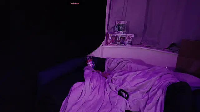 venusflytrapped online show from February 10, 12:02 am