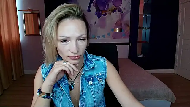 AlinaMoor online show from October 28, 7:03 am