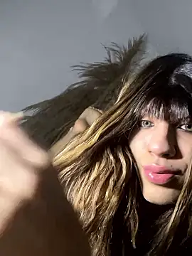 SiaraRealist online show from January 9, 3:11 am