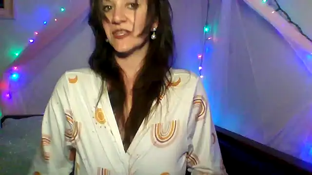 easy briezy online show from November 26, 6:47 am