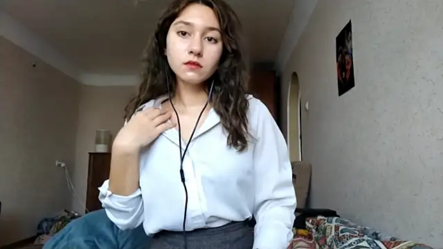 MiaLovelyOne online show from October 8, 8:18 am