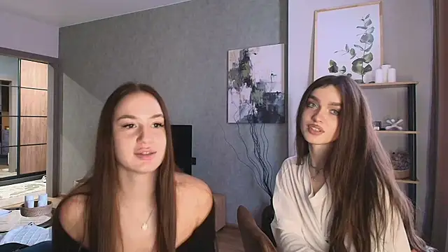 MayaGlow online show from November 21, 7:10 am