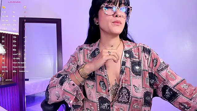 Snapshot of evelyn_samantha chatting on October 20, 2:36 am evelyn samantha online show from October 20, 2:36 am