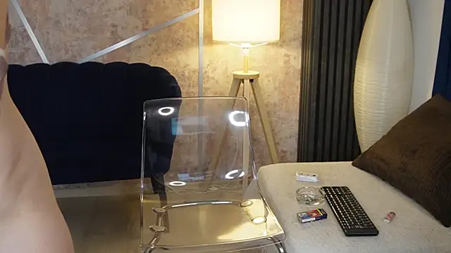 scarleteyes  online show from January 16, 5:47 am