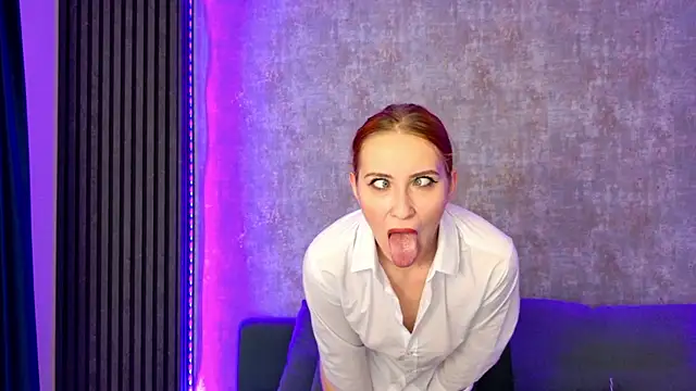 scarleteyes  online show from November 10, 6:19 am