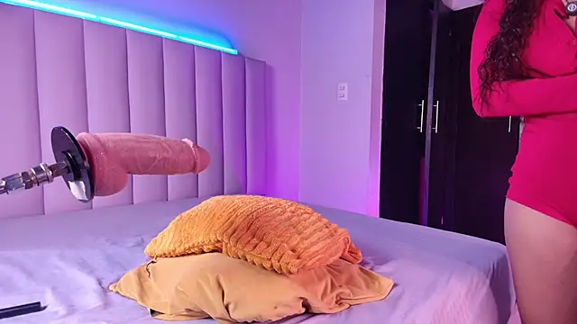 NatalieHeaveen online show from December 4, 12:07 pm