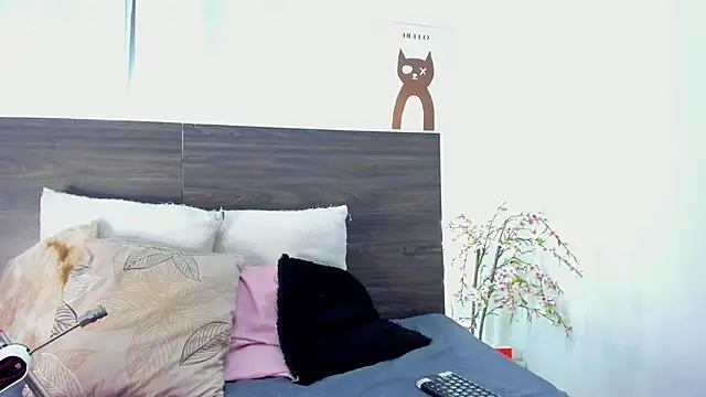 Brianna Maya online show from March 23, 7:09 pm