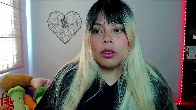 EllieMoonX online show from December 17, 5:28 pm