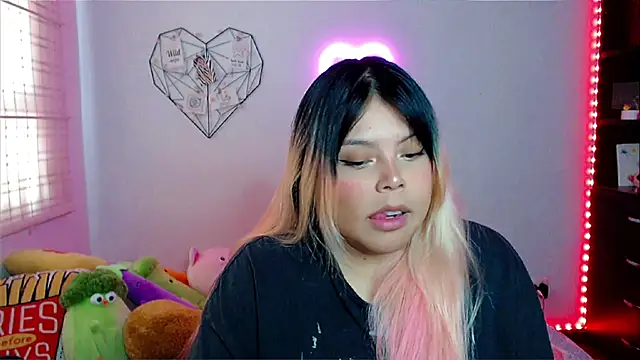 EllieMoonX online show from February 8, 8:45 pm