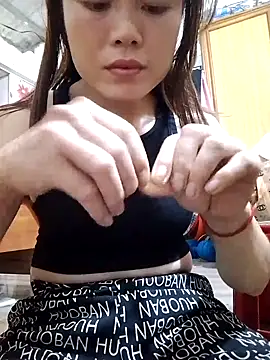 Snapshot of Leha_xx chatting on October 13, 4:15 am Leha xx online show from October 13, 4:15 am