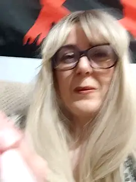 Amelialove42 online show from January 6, 6:55 pm