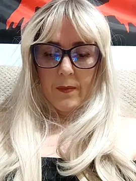 Amelialove42 online show from December 16, 8:26 pm