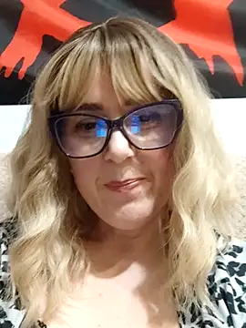 Amelialove42 online show from April 1, 5:43 pm