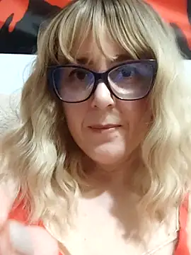 Amelialove42 online show from April 6, 7:15 pm