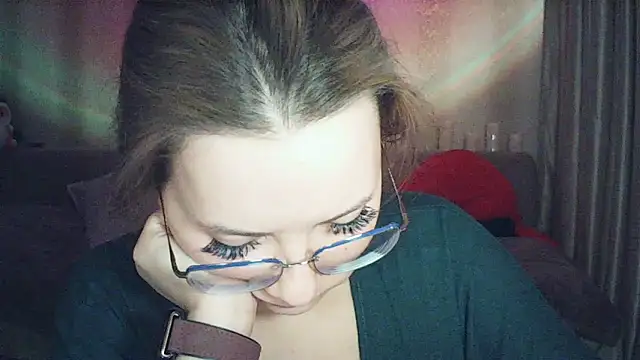 MoodieMira online show from March 5, 2:18 am