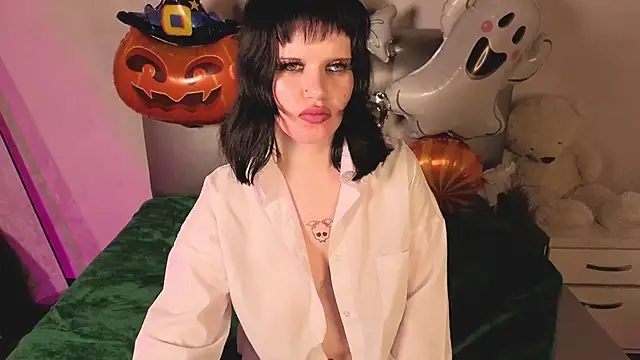 MaqueenWinsor online show from October 26, 6:25 pm