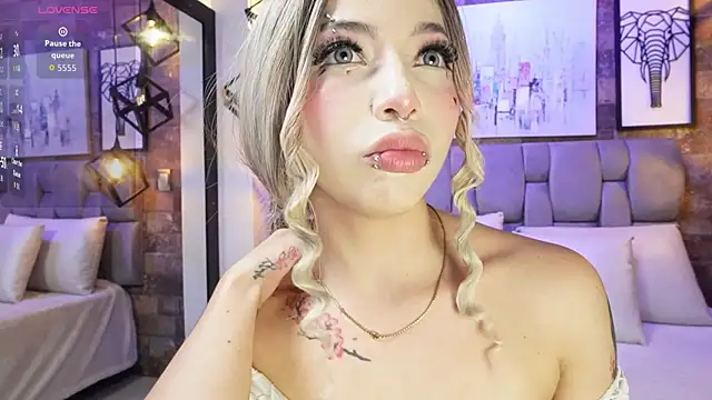 Sophia Bellucci online show from December 16, 12:44 pm