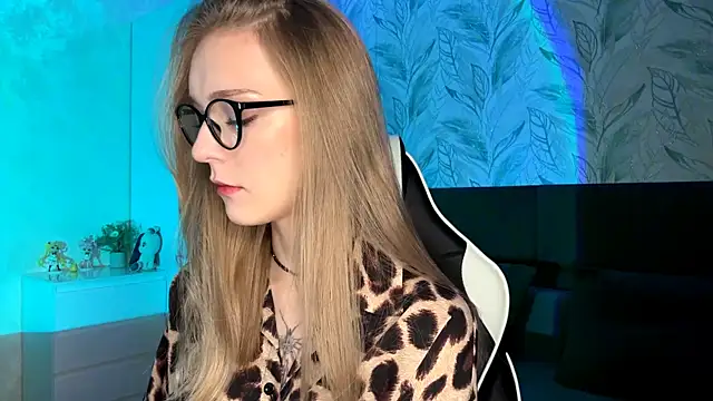 EvaPeace online show from November 5, 4:45 pm