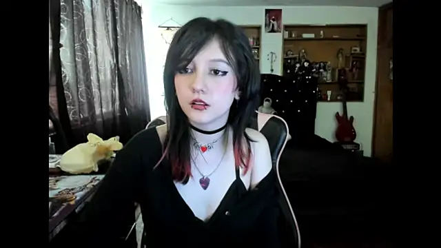 Maki Zein  online show from November 19, 8:42 pm