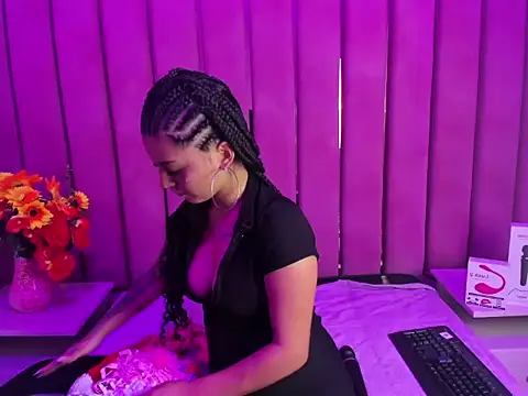 Liisaa Kiss online show from October 21, 8:13 pm