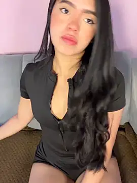 LunaMoore Pink online show from March 18, 12:43 pm