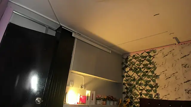 Yaluz Naugthy online show from March 30, 6:51 pm