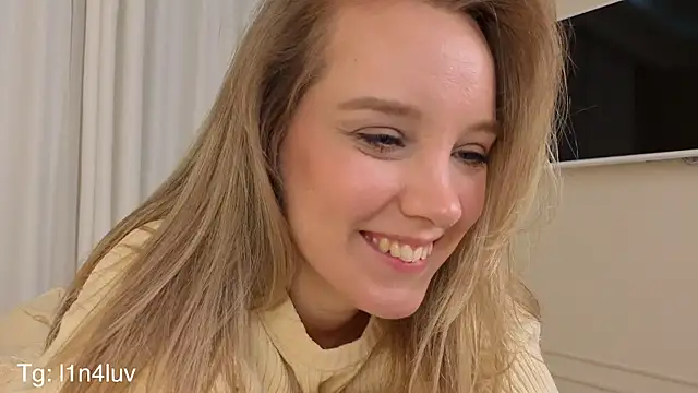 AIicaparkerc online show from October 26, 8:59 pm