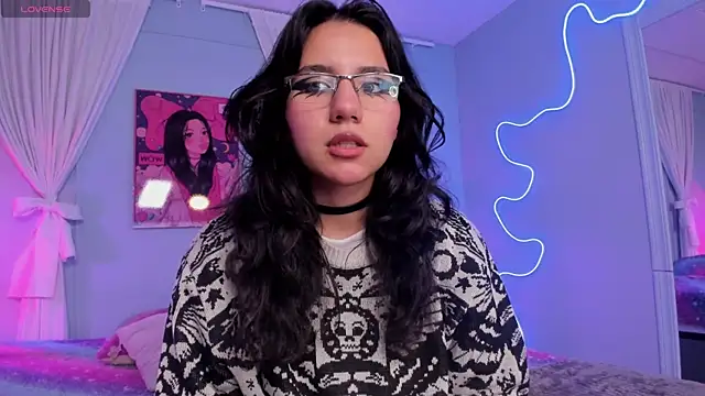 HollyPeach online show from January 10, 4:33 pm