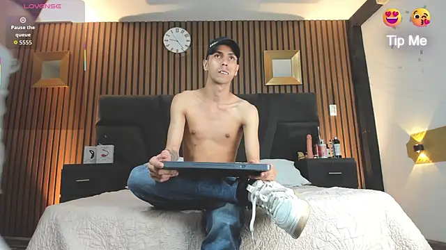 DerryAndIzzy online show from November 8, 4:28 am