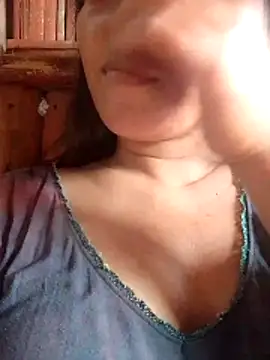 sweet lara33 online show from February 10, 4:04 am