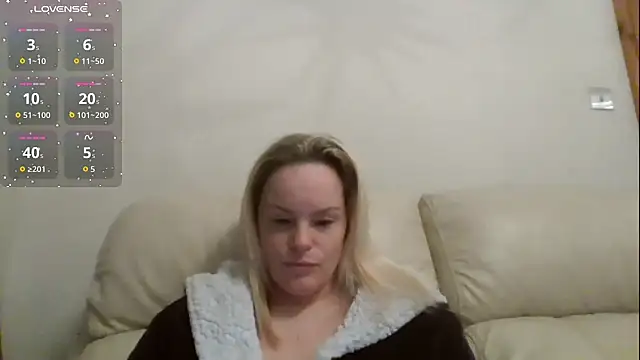 Snapshot of SUGER-SPICE chatting on October 28, 8:35 pm SUGER-SPICE online show from October 28, 8:35 pm