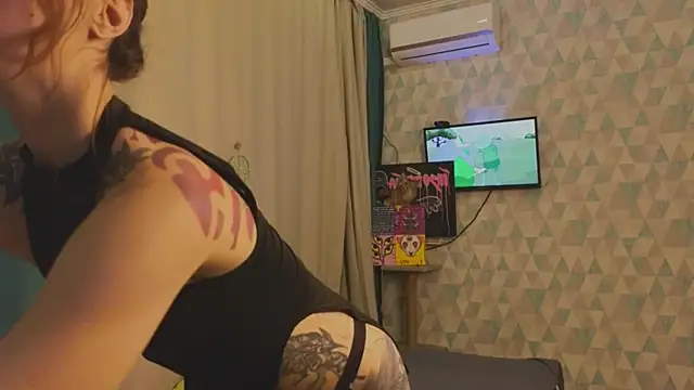 Domestic Bitch online show from October 26, 10:43 am