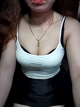 LeanaLy online show from November 7, 11:53 pm