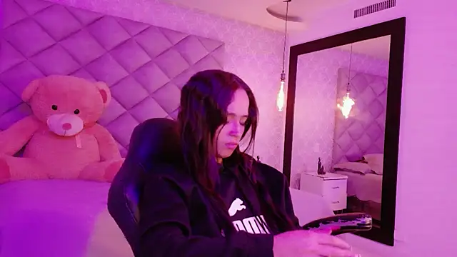 CARO ADAMS1 online show from December 3, 11:34 am